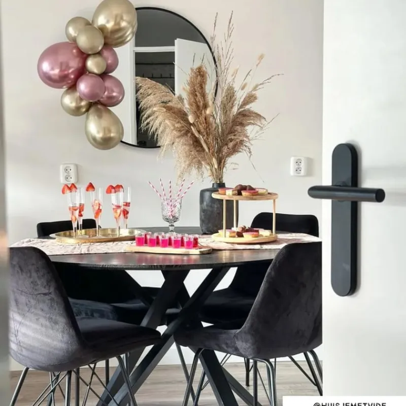 Xenos Eetkamerstoelen-Eetkamerstoel velvet - zwart - 79x50x44 cm