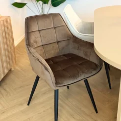 Xenos Eetkamerstoelen-Eetkamerstoel velvet met armleuning - bruin - 87x56.5x43 cm