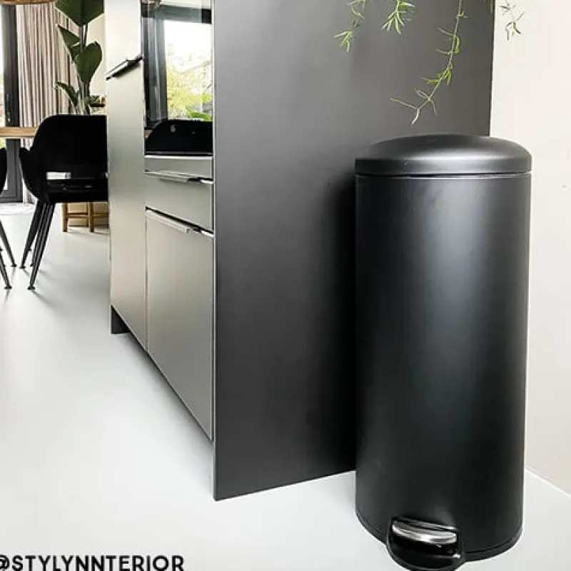 Xenos Pedaalemmers|Prullenbakken-Pedaalemmer XL - 30 liter - zwart