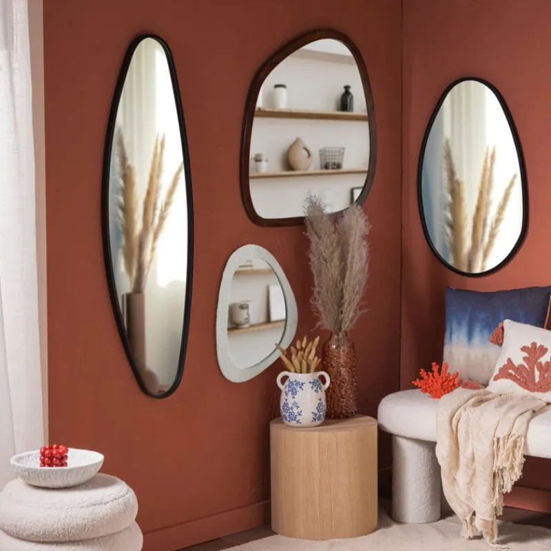 Xenos Kerstcadeaus|Wandspiegels-Spiegel organic met metalen lijst - zwart - 75x48.5 cm